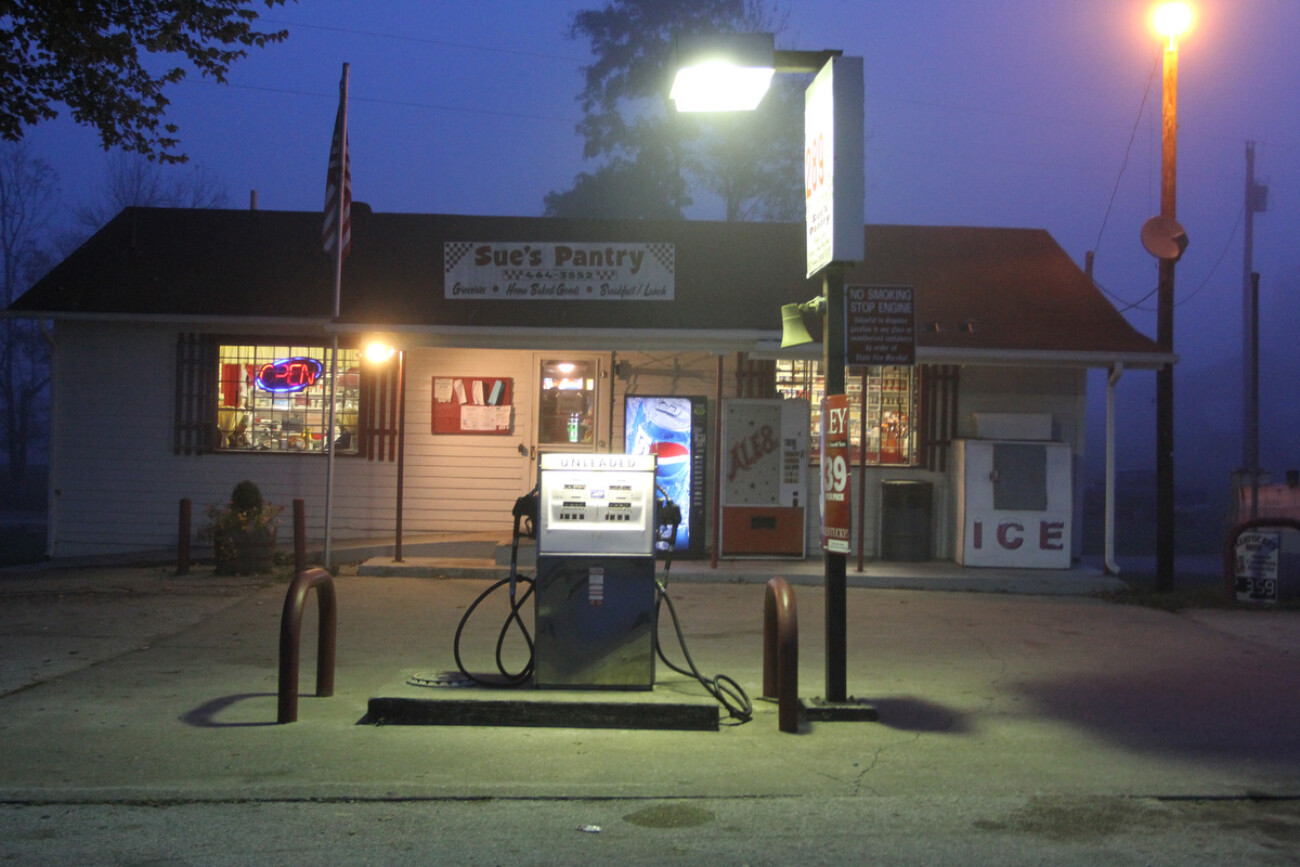 Sue's Pantry, before sunrise on Friday, September 30, 2010. .Photo by Latara Appleby