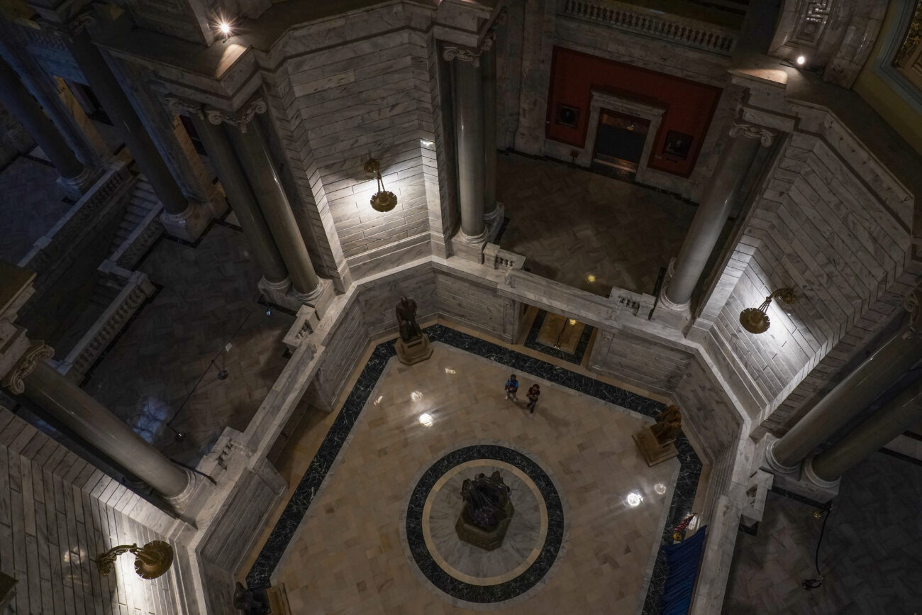 Frankfort visitors observe the vast interior of the rotunda of the Kentucky State Capitol in Frankfort, Ky. on Friday, Oct. 15, 2021 (Photo by Martha McHaney).
