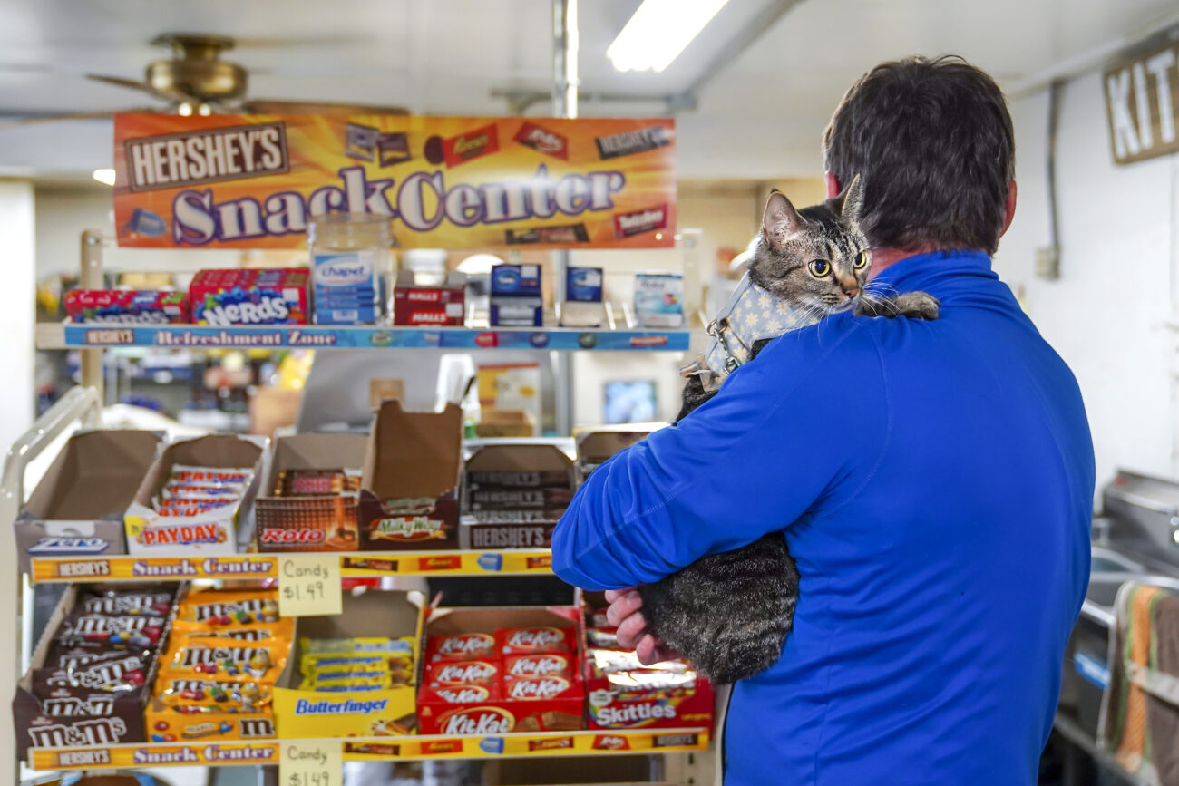 Mike Stanley comforts his cat Bubbles at Bald Knob Little Market in Frankfort, Kentucky on Thursday, Oct. 6, 2022. Photo by Bryce Towle.
