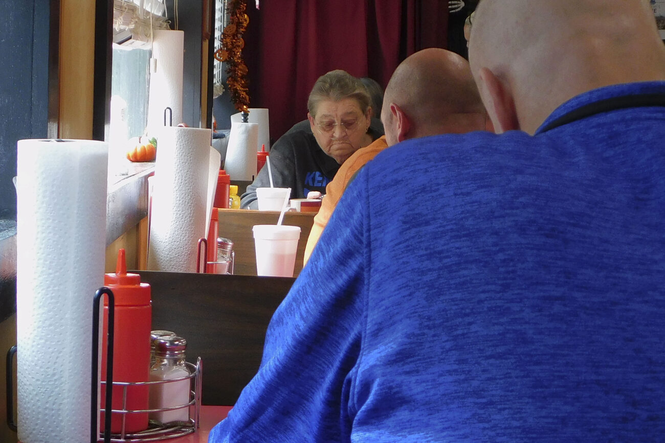 Customers sit in booths at the Cliffside Diner on Highway 420 in Frankfort, Kentucky. Photo | Austin Collier
